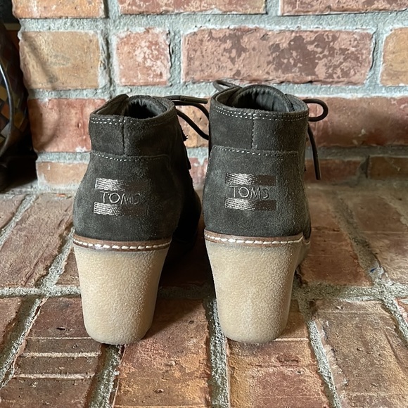 Toms Olive Suede Crepe Desert Wedge Booties - Picture 3 of 8